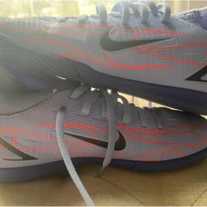 Children's football shoes Nike
Mercurial Superfly 8 Club IC KM
Flames